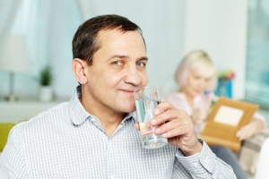 senior_water_drinker