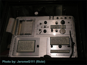 polygraph_lie_detector