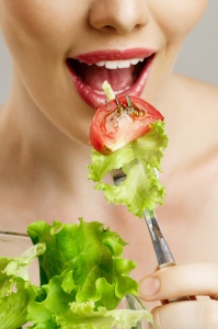 woman_eating_salad